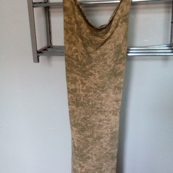 Dresses - Picture 4 of 12